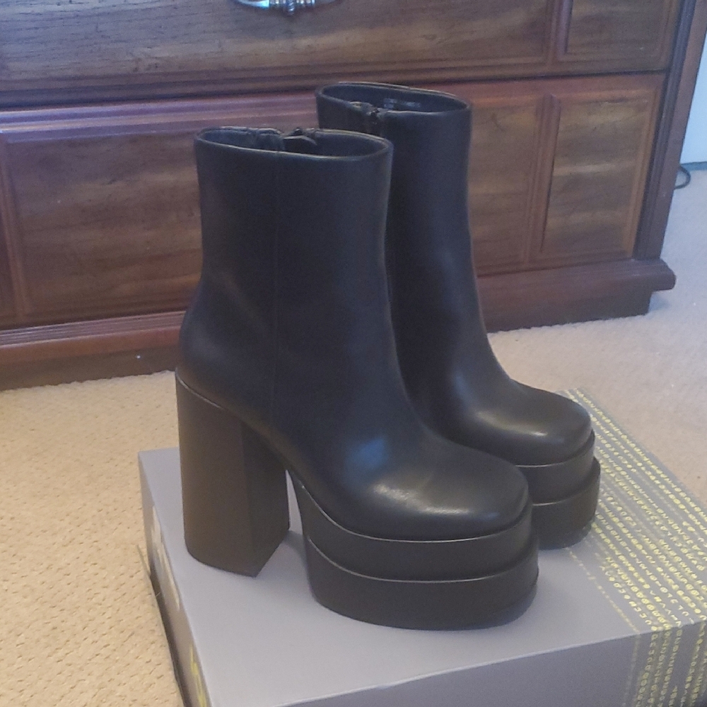 Steve Madden Cobra Boots In Black 6.5